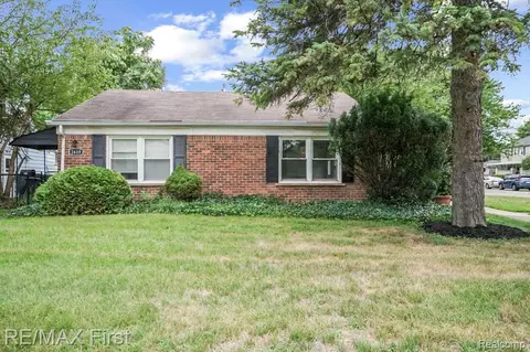 2619-2621 Rochester Rd, Royal Oak, MI 48073