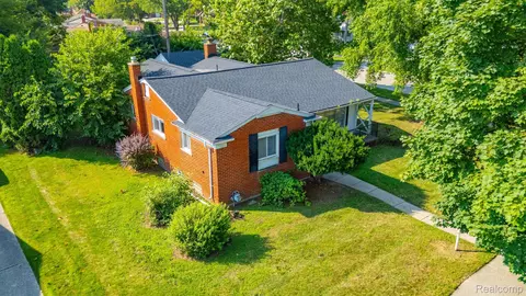 20195 River Oaks Dr, Dearborn Heights, MI 48127