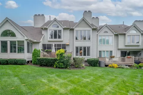 4589 Glen Eagles Dr, Genoa, MI 48116