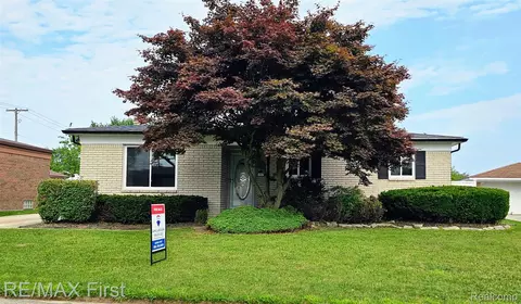 40034 Kristen Dr, Sterling Heights, MI 48310