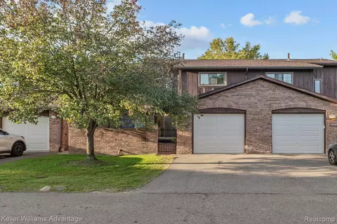 26692 Summerdale Dr, Southfield, MI 48033