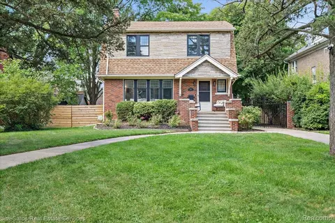 1447 Balfour St, Grosse Pointe, MI 48230