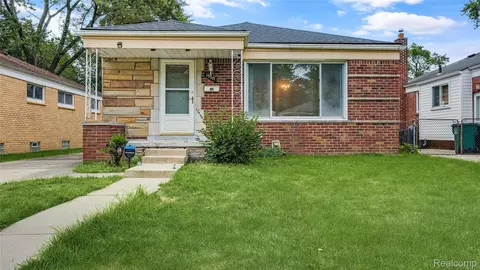 13701 Elgin St, Oak Park, MI 48237