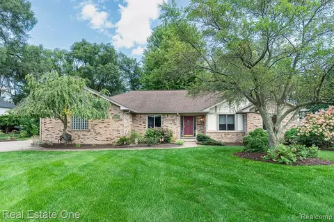 46974 Kramer Dr, Shelby Township, MI 48315