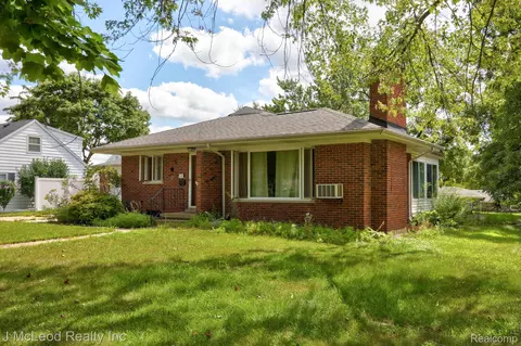 703 W Burnside St, Caro, MI 48723