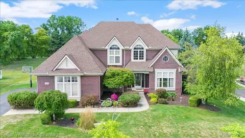 30339 Pennington Ln, Novi, MI 48377