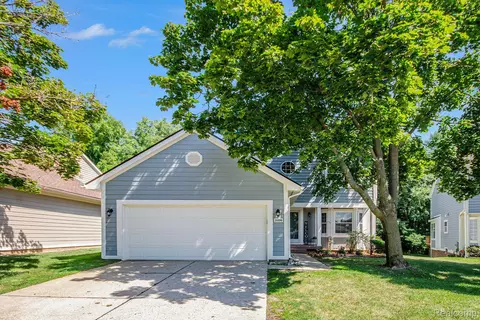 31096 Columbia Dr, Novi, MI 48377