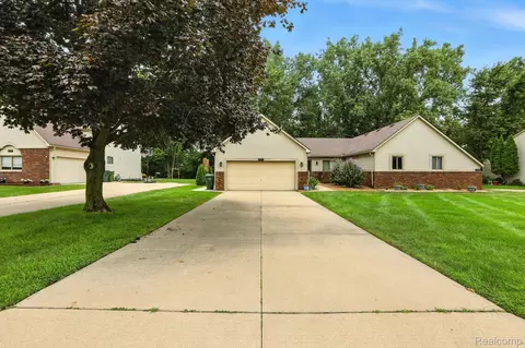 8529 22 Mile Rd, Utica, MI 48317