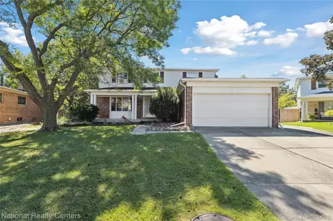 15566 Hemlock Dr, Macomb, MI 48044