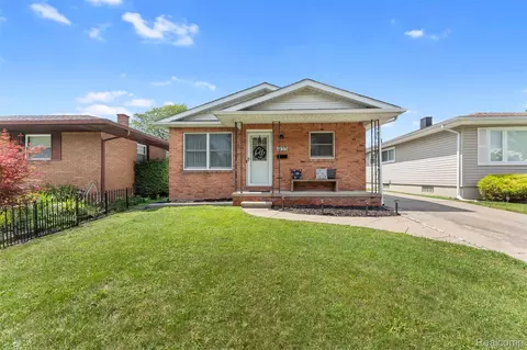 1233 Riverview Ave, Monroe, MI 48162