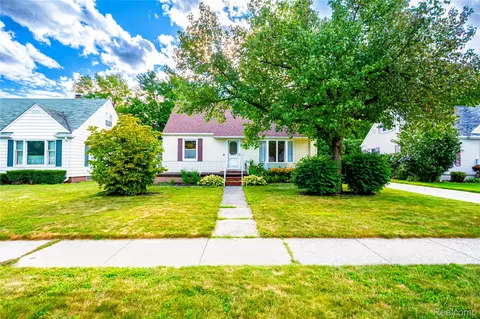 3009 10th Ave, Port Huron, MI 48060