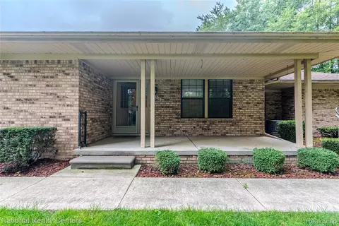 33510 Meldrum St, Chesterfield, MI 48047