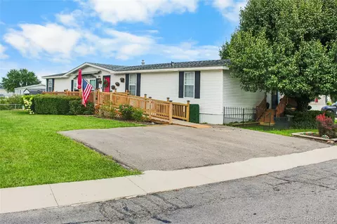 9078 W Timberview Dr, Newport, MI 48166
