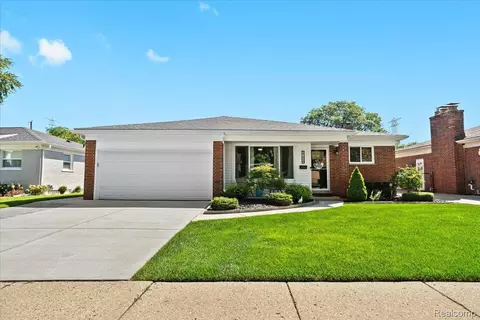 27448 Roan Dr, Warren, MI 48093