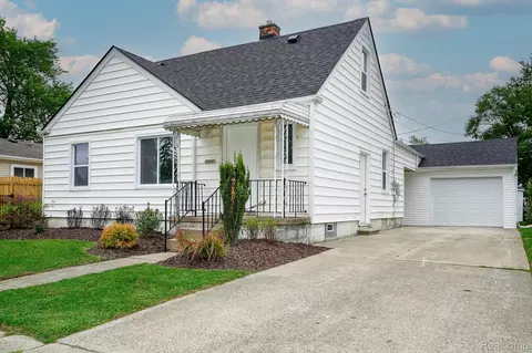 28120 Asmus St, Roseville, MI 48066