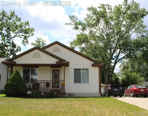 2927 Peerless Ave, Waterford, MI 48328