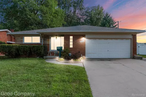 11006 Racine Rd, Warren, MI 48093