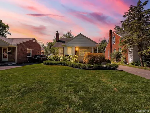 21674 Prestwick Ave, Harper Woods, MI 48225