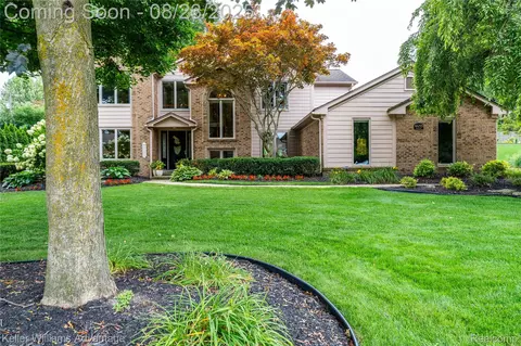 46255 Greenridge Dr, Northville, MI 48167