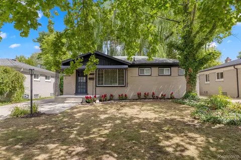 524 E Rose Ave, Garden City, MI 48135