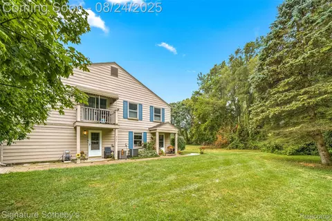 3141 Sunnyside Ct, Lake Orion, MI 48360