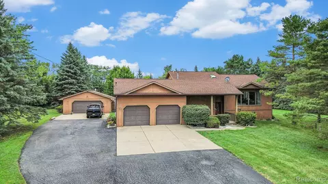 5239 Baldwin Rd E, Grand Blanc, MI 48442 photo 1