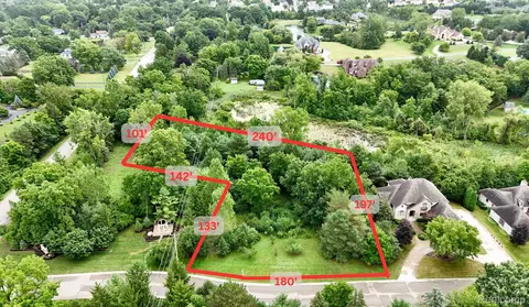 8285 Grovemont Ct, Grand Blanc, MI 48439