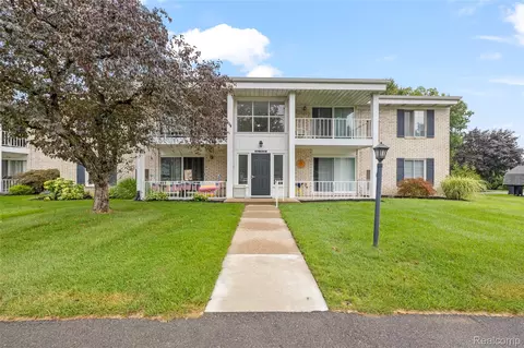 35916 Ann Arbor Trl, Livonia, MI 48150