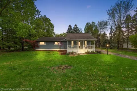 17875 Beck Rd, Northville, MI 48168