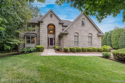 3515 Discus Ct, Orion, MI 48360