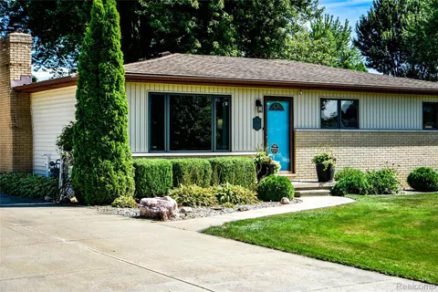 47940 Mallard Dr, Chesterfield, MI 48047