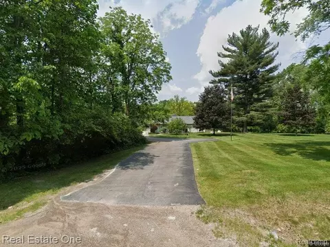 10292 Washburn Rd, Goodrich, MI 48438
