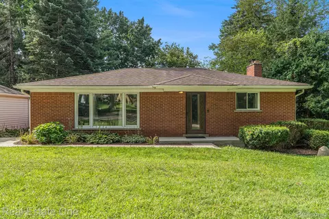 2785 Hillcrest, Wixom, MI 48393