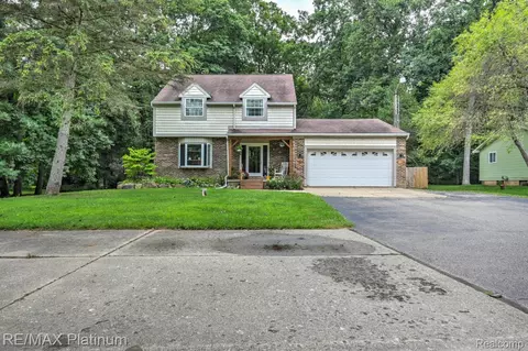 13242 Torrey Rd, Fenton, MI 48430