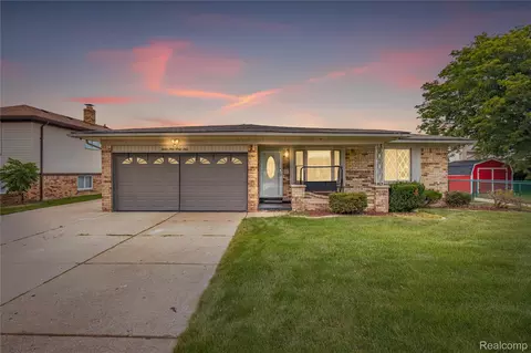 12969 Canterbury Dr, Sterling Heights, MI 48312
