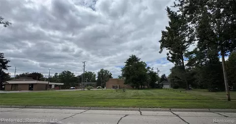 000 Lake Way, Farmington, MI 48335