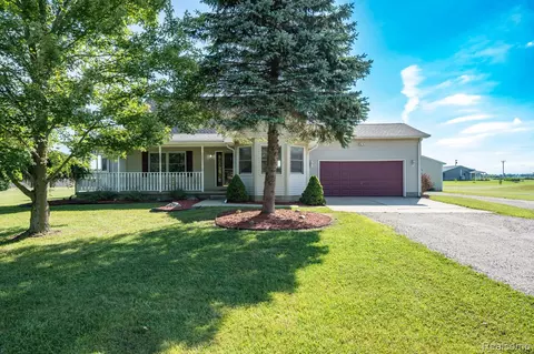 8038 Duquette Rd, Brockway, MI 48097