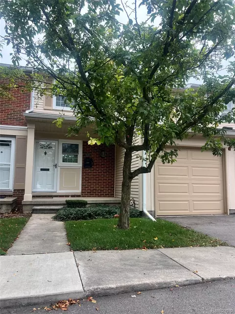 1587 Brentwood Dr, Troy, MI 48098