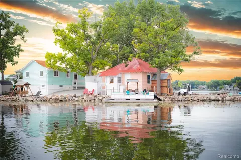 599 Westpointe Ct, Lake Orion, MI 48362