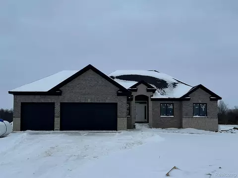 3855 Howland Rd, Almont, MI 48003