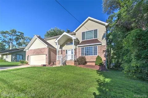 3950 Bradmore Ave, West Bloomfield, MI 48324