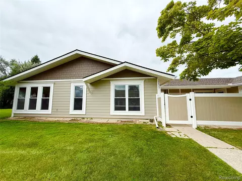39613 Village Wood Ln, Novi, MI 48375
