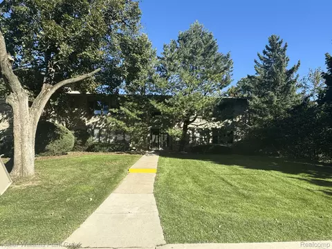 376 Concord #4, Bloomfield Township, MI 48304