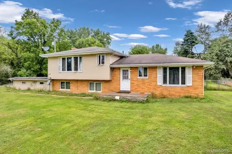 5416 Sandy Ln, Oregon, MI 48421