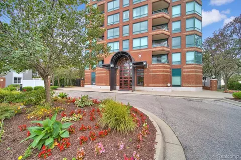 3320 Spinnaker Ln #3A, Detroit, MI 48207