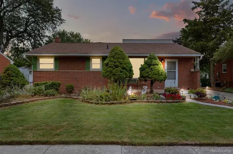 30905 Dalhay St, Livonia, MI 48150