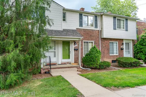 23107 Arthur Ct #285, Saint Clair Shores, MI 48080