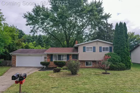 5443 Mancelona Dr, Grand Blanc, MI 48439