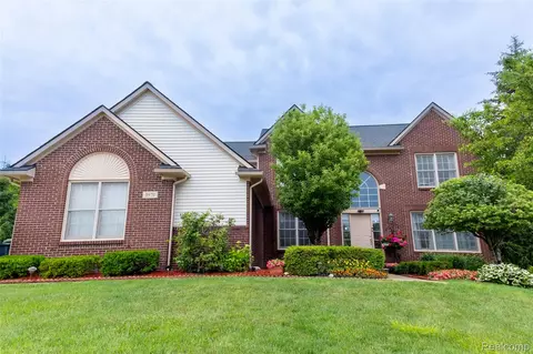3970 May Center Rd, Lake Orion, MI 48360