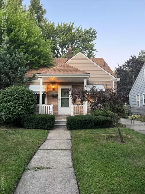 816 N Kenwood Ave, Royal Oak, MI 48067